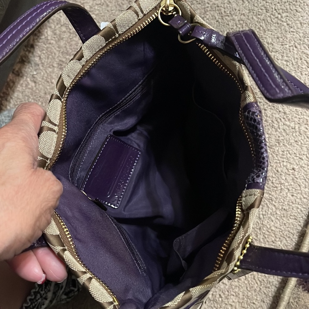 Coach, purple snakeskin handles and stripe down the front and signature canvas - Picture 4 of 4